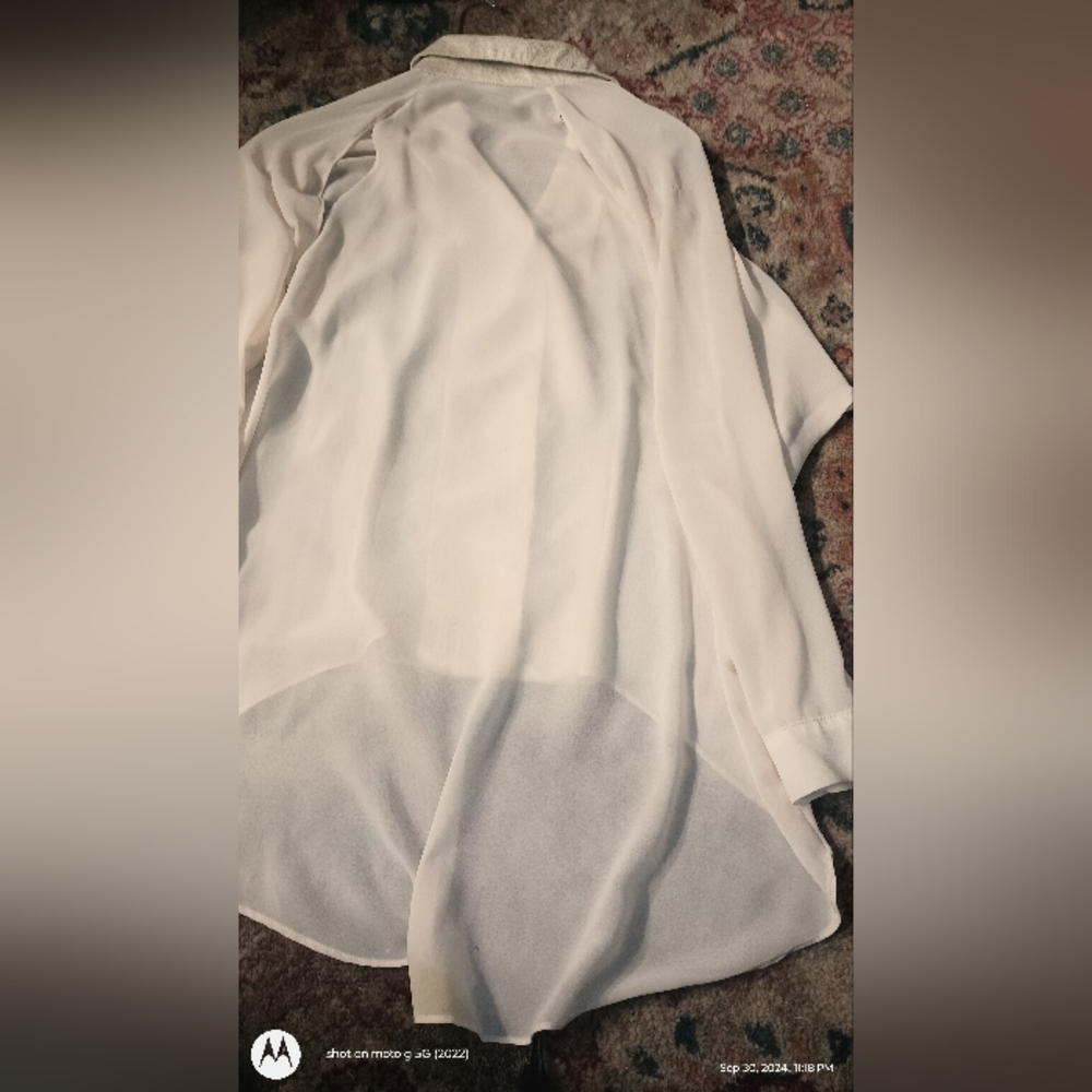 Unique blouse - Picture 2 of 3